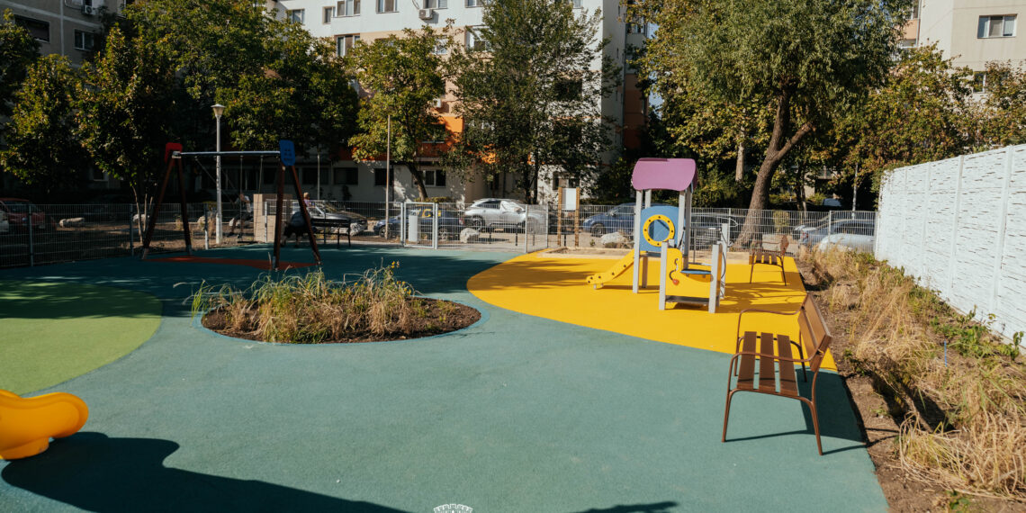 Primăria Timișoara a finalizat modernizarea locului de joacă de pe strada Mureș/Foto