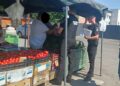Acțiuni ale polițiștilor locali în piețele agro-alimentare – 1271 sancțiuni, 12 așa-ziși producători scoși din piețe și patru suspecți de modificări ilegale în carnetele de producător