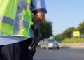 S-a dat drept polițist și i-ar fi cerut unei șoferițe bani