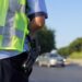 S-a dat drept polițist și i-ar fi cerut unei șoferițe bani
