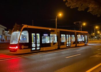 Primul tramvai scurt din noul lot de 10 vehicule a intrat în testele de omologare la Timișoara