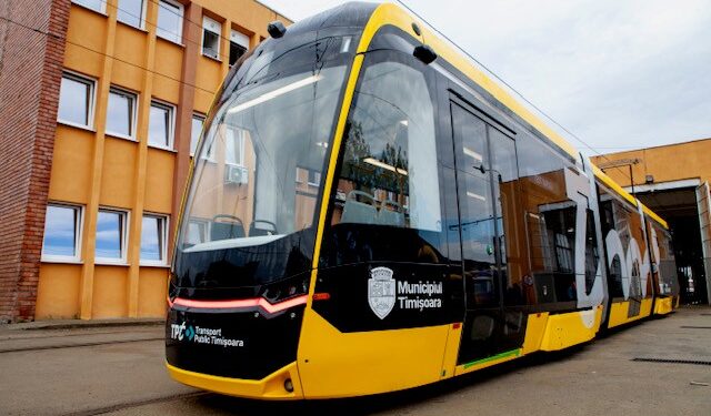 Primul tramvai electric din lotul de 10 tramvaie Bozankaya a ajuns la Timișoara/Foto