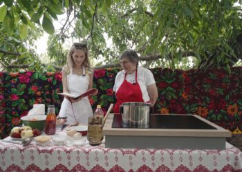 Noua serie de documentare video „Amintiri Gustoase” spune povestea gastronomică a Banatului. Prima oprire: „De La Măicuța”, în Secusigiu