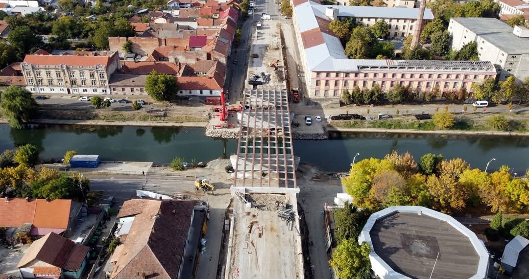 Podul Muncii prinde contur. Lucrările avansează