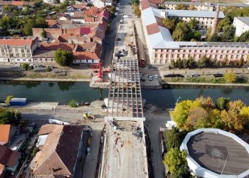 Podul Muncii prinde contur. Lucrările avansează