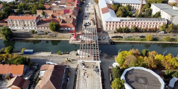 Podul Muncii prinde contur. Lucrările avansează
