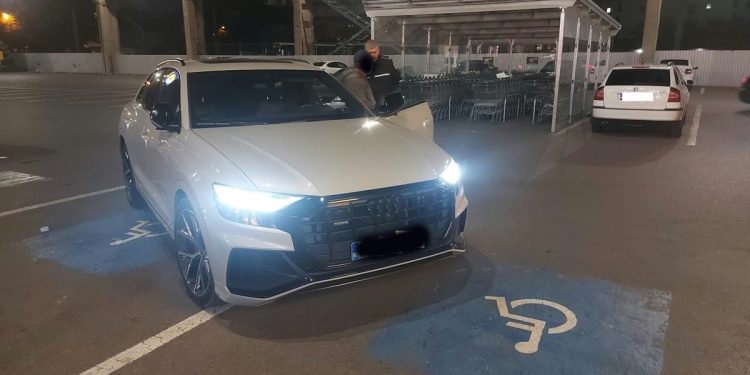 Sancționat pentru că și-a parcat autoturismul, ocupând nu unul, ci două locuri destinate persoanelor cu dizabilități – amenzi de peste 1,5 milioane lei pentru astfel de fapte