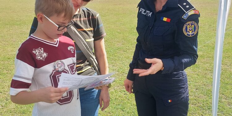 De Ziua Animalelor, polițiștii din Timiș au mers în școli și la festival pentru a promova grija față de necuvântătoare/Foto