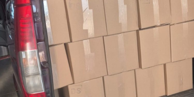 Captură de 4,4 milioane de țigări de contrabandă în trei autoutilitare. Rețea cu ramificații în mai multe județe, destructurată