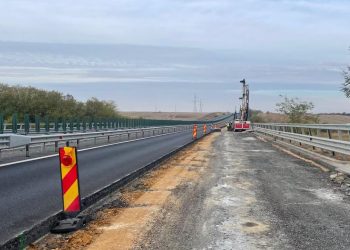 Se aplică marcaje rutiere pe autostrăzile A1, A6 și A11