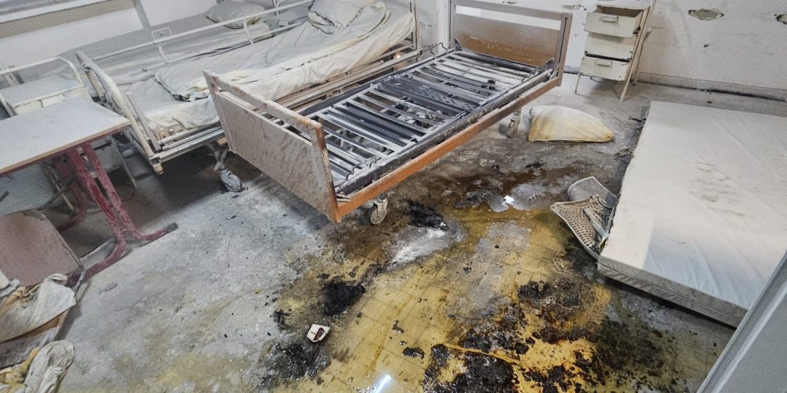 Incendiu la Spitalul Județean Reșița. 16 pacienți evacuați și o persoană rănită pe secția Psihiatrie