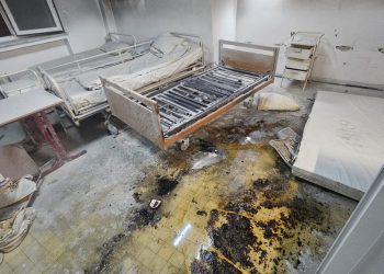 Incendiu la Spitalul Județean Reșița. 16 pacienți evacuați și o persoană rănită pe secția Psihiatrie