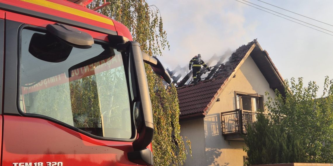 Incendii la două locuințe din Dudeștii Noi și Lovrin