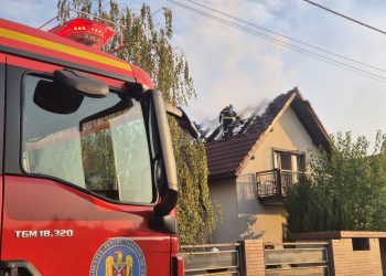 Incendii la două locuințe din Dudeștii Noi și Lovrin