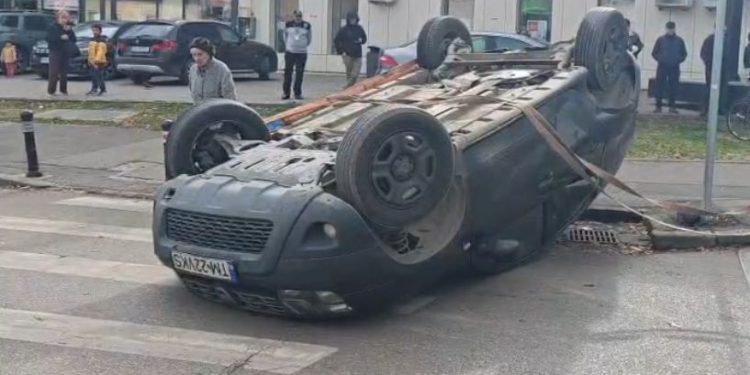 Accident în sensul giratoriu de pe Calea Șagului, în Timișoara. Un copil de 7 ani a fost rănit