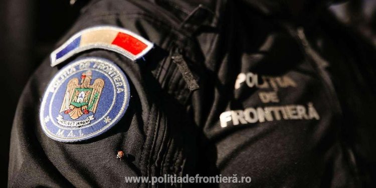 11 migranți din Afganistan și Pakistan, prinși după ce au trecut ilegal granița în Timiș. Au fost găsiți cu ajutorul unei drone