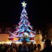 Brad de 20 de metri în fața Operei, patinoar-circuit în Parcul Central, un pian suspendat în Piața Unirii la Târgul de Crăciun din Timișoara