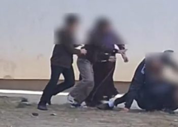 Doi membri ai familiei unui elev, reținuți după ce au bătut un profesor în curtea unei școli din Timișoara